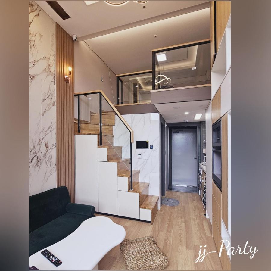 Apartment Luxury Near Olympic Park, Asan Medical Center, Lotte World Tower, Free Korean Ramen Seoul
