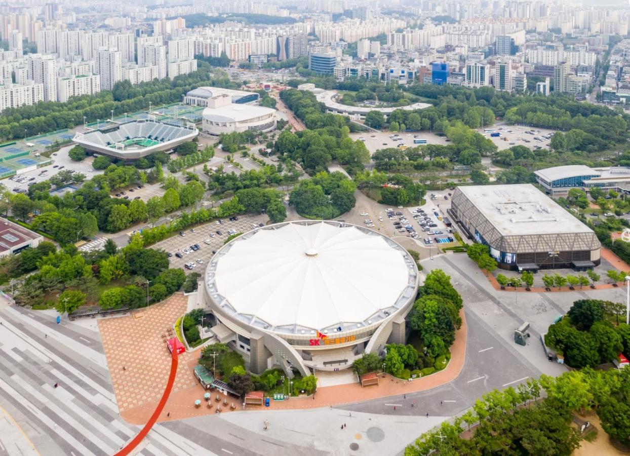 Luxury Near Olympic Park, Asan Medical Center, Lotte World Tower, Free Korean Ramen Apartment *